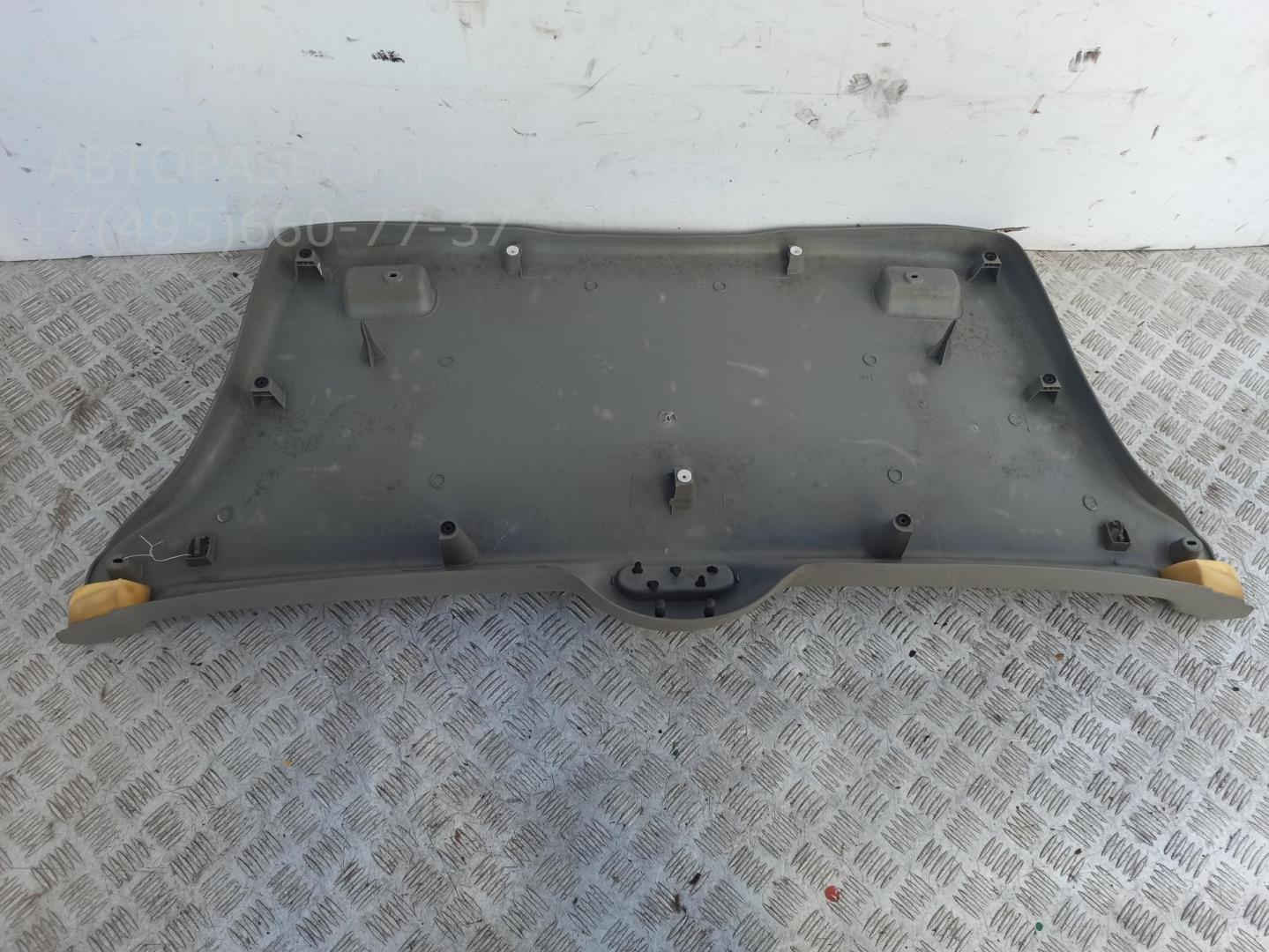 Обшивка крышки багажника