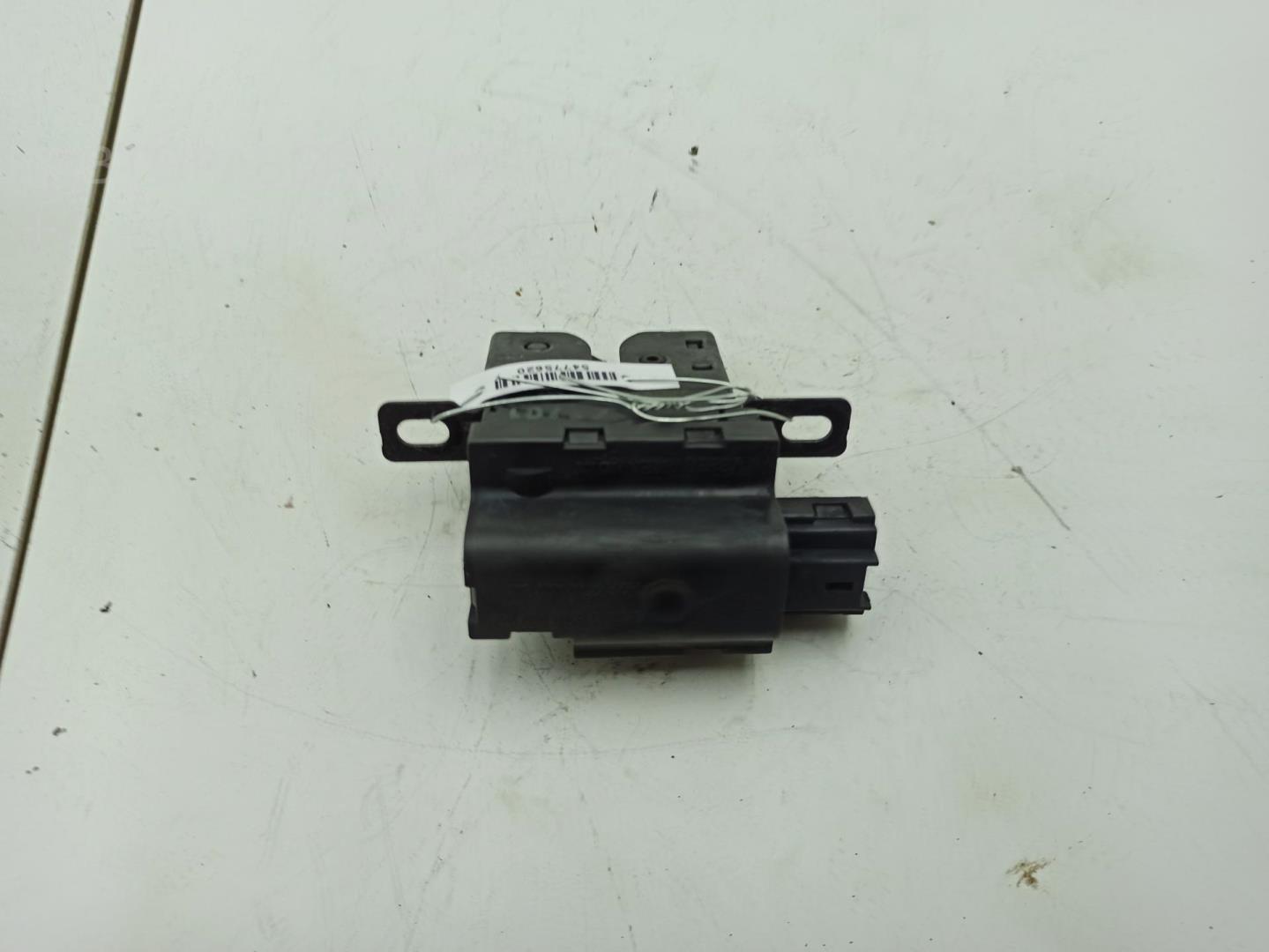 Замок багажника