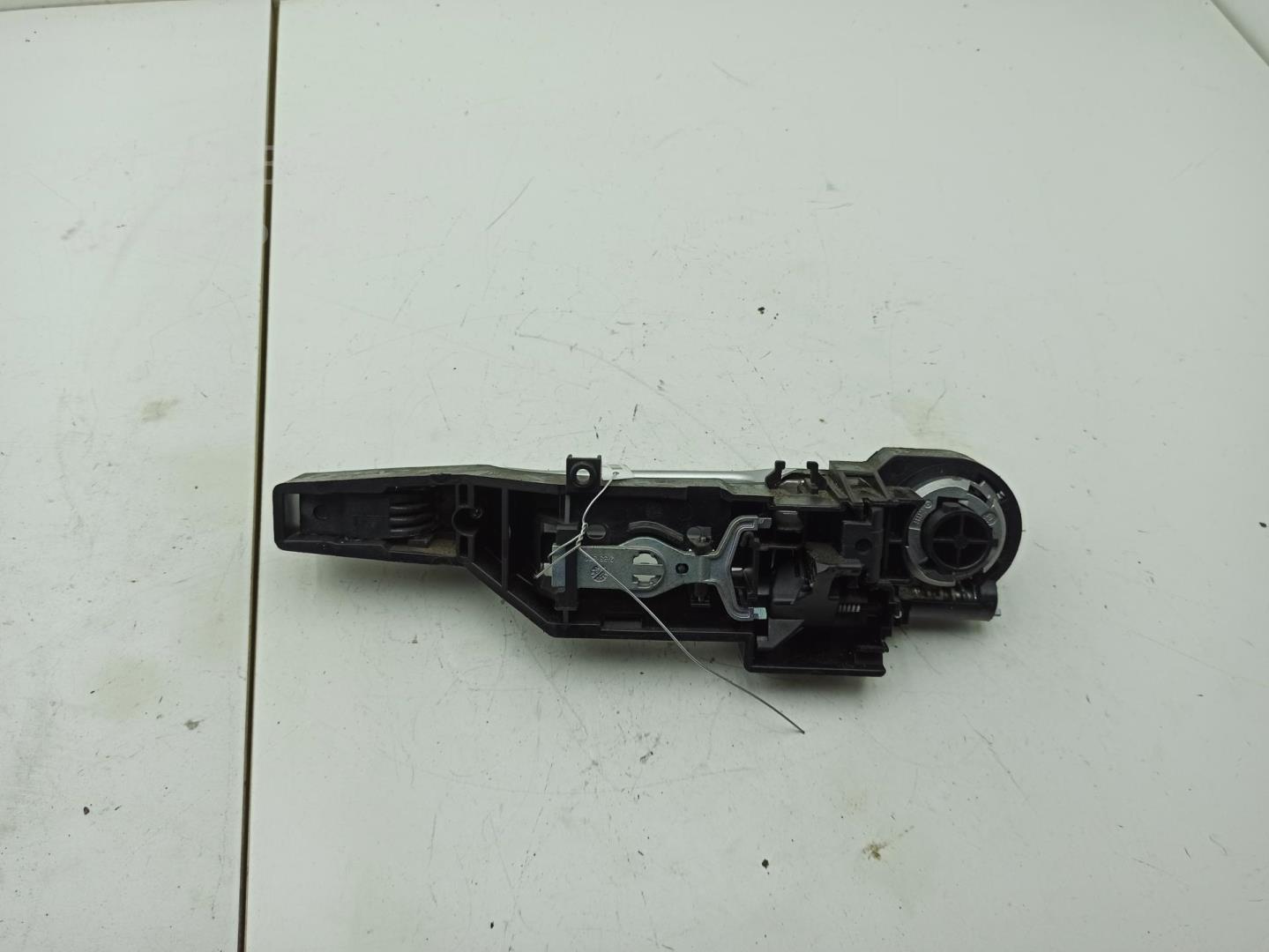 Ручка двери передней наружная правая