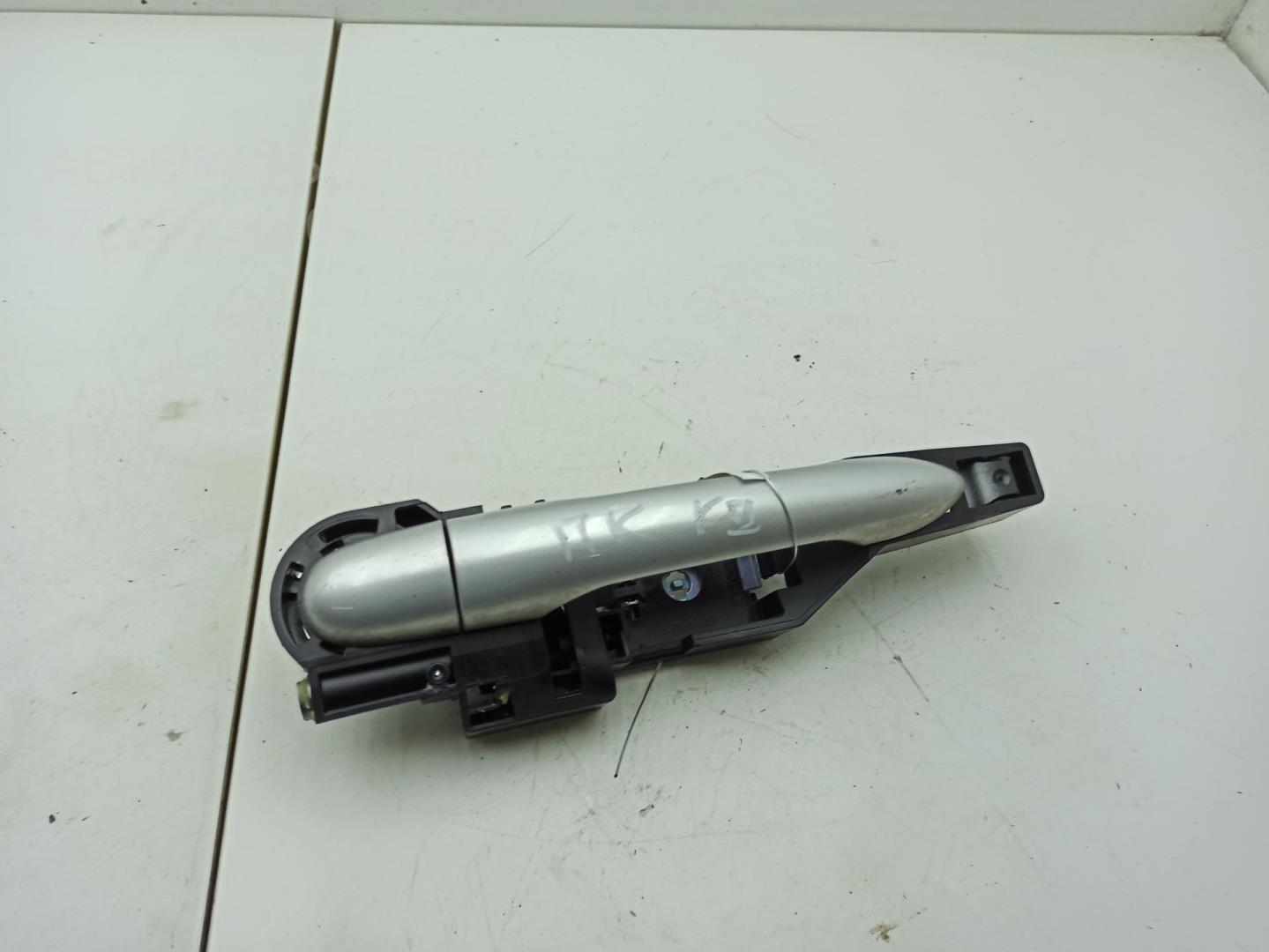 Ручка двери передней наружная правая