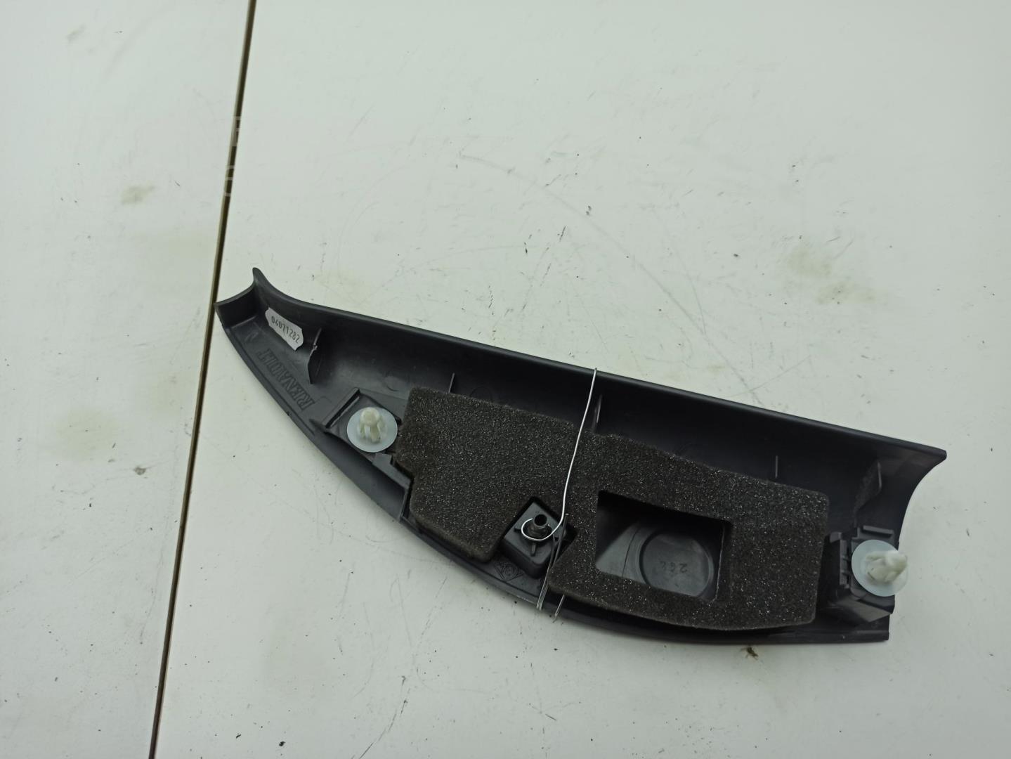 Накладка зеркала левого