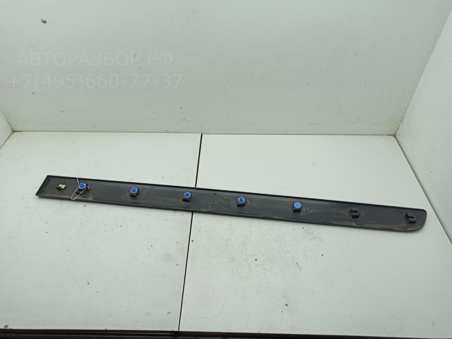 Молдинг двери передней левой