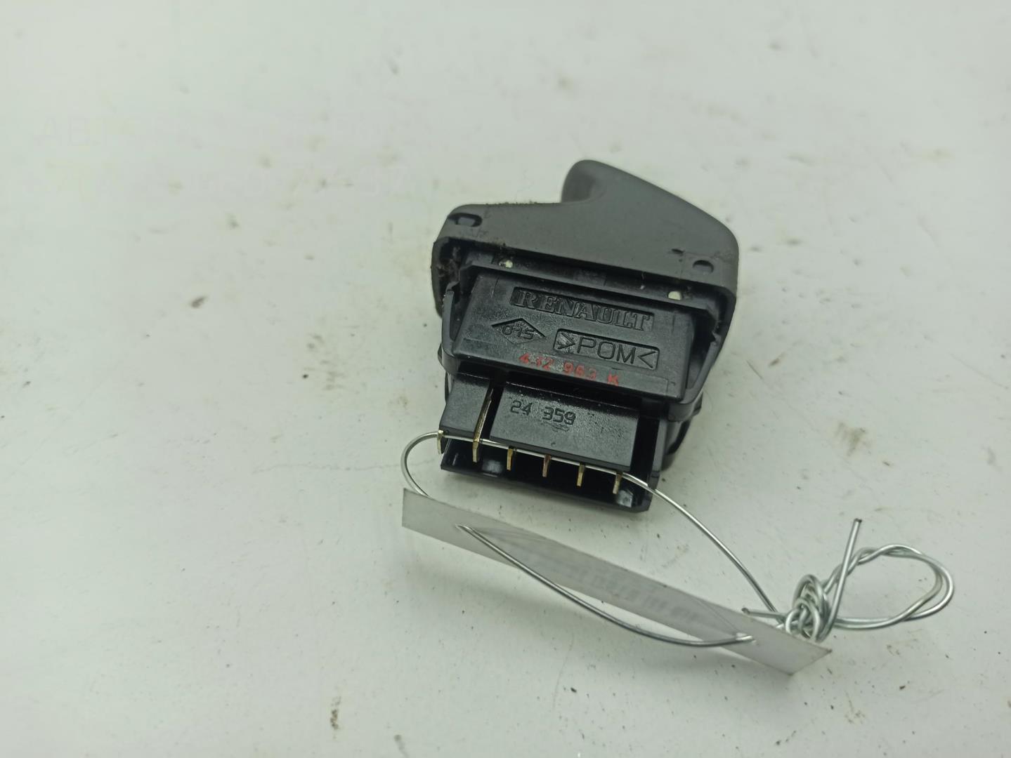 Кнопка стеклоподъемника