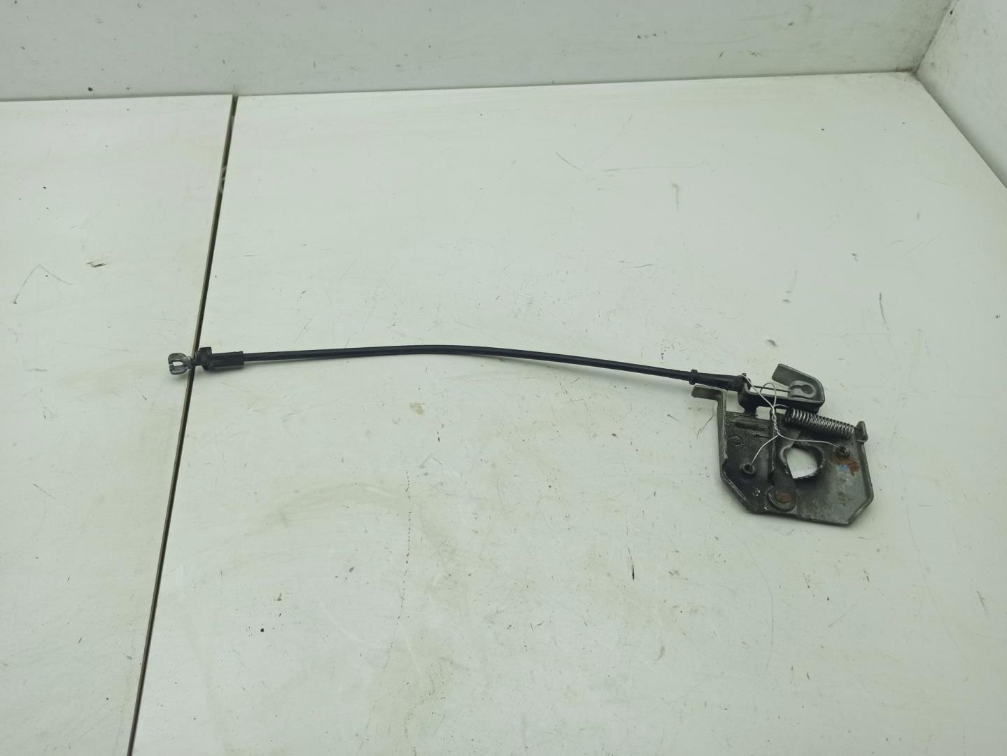 Замок капота