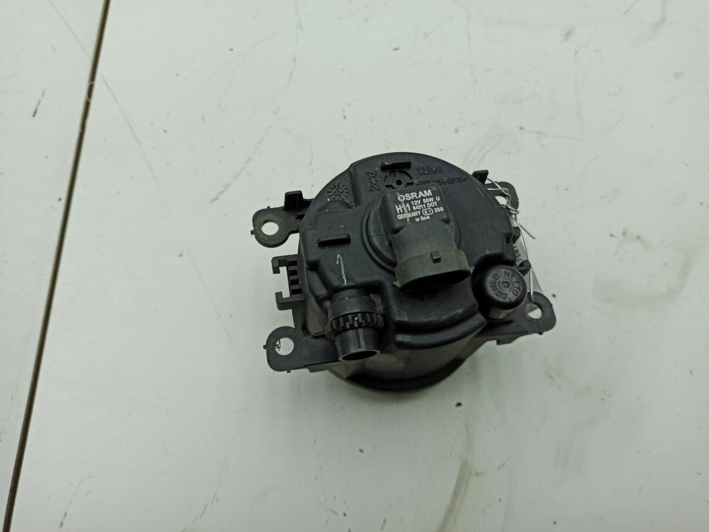 Фара противотуманная левая