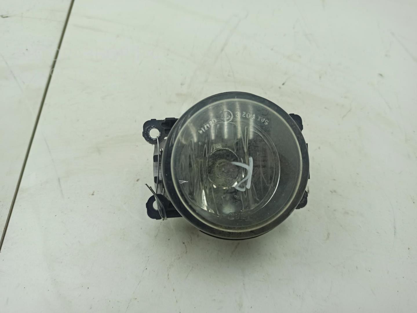 Фара противотуманная левая