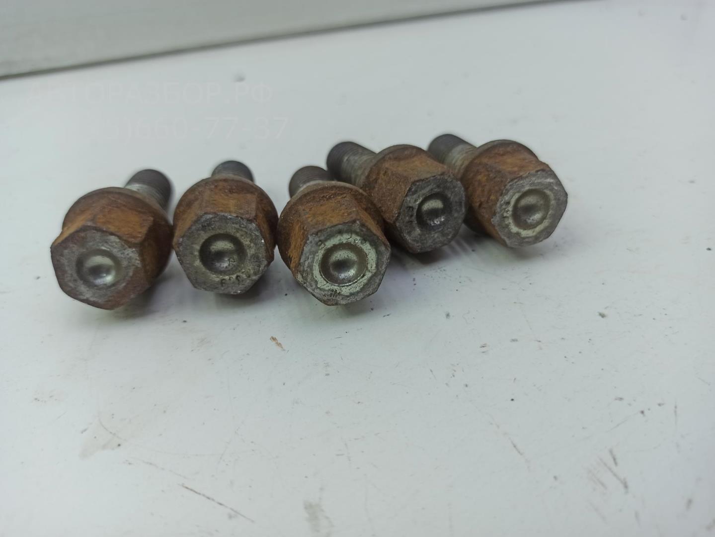 Болт колесный