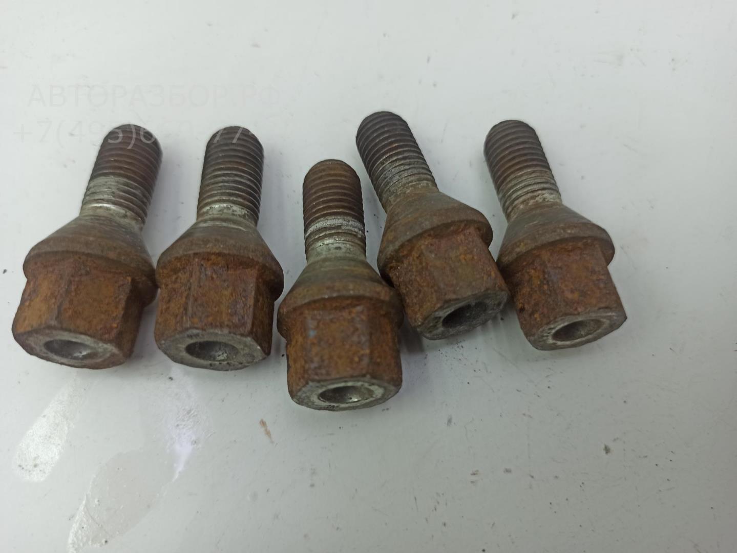 Болт колесный