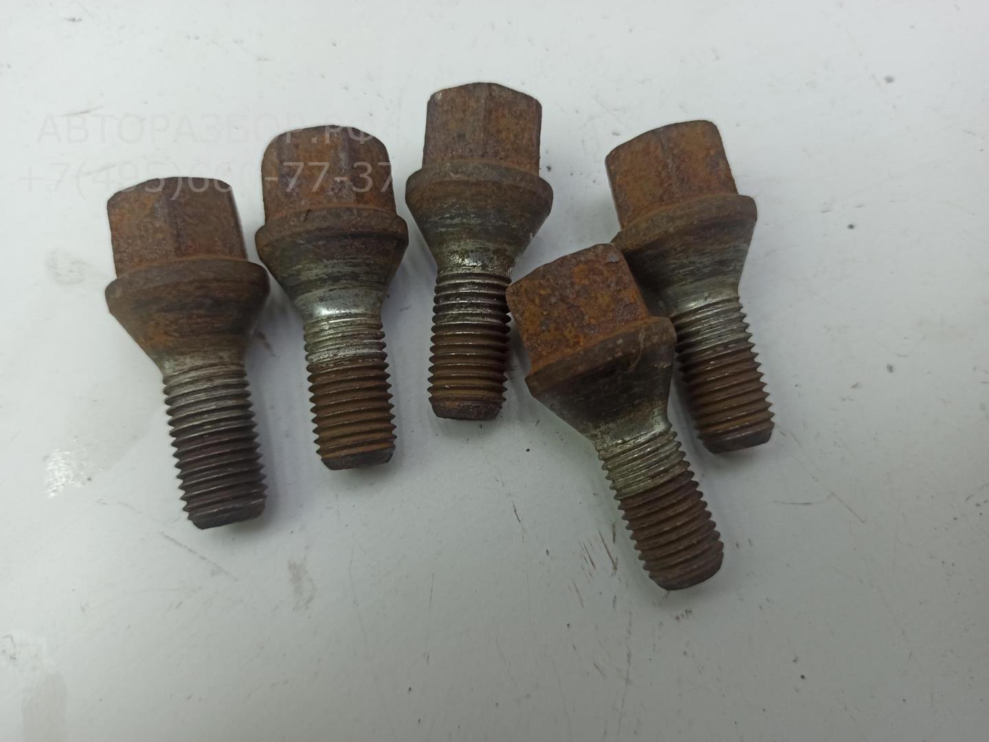 Болт колесный