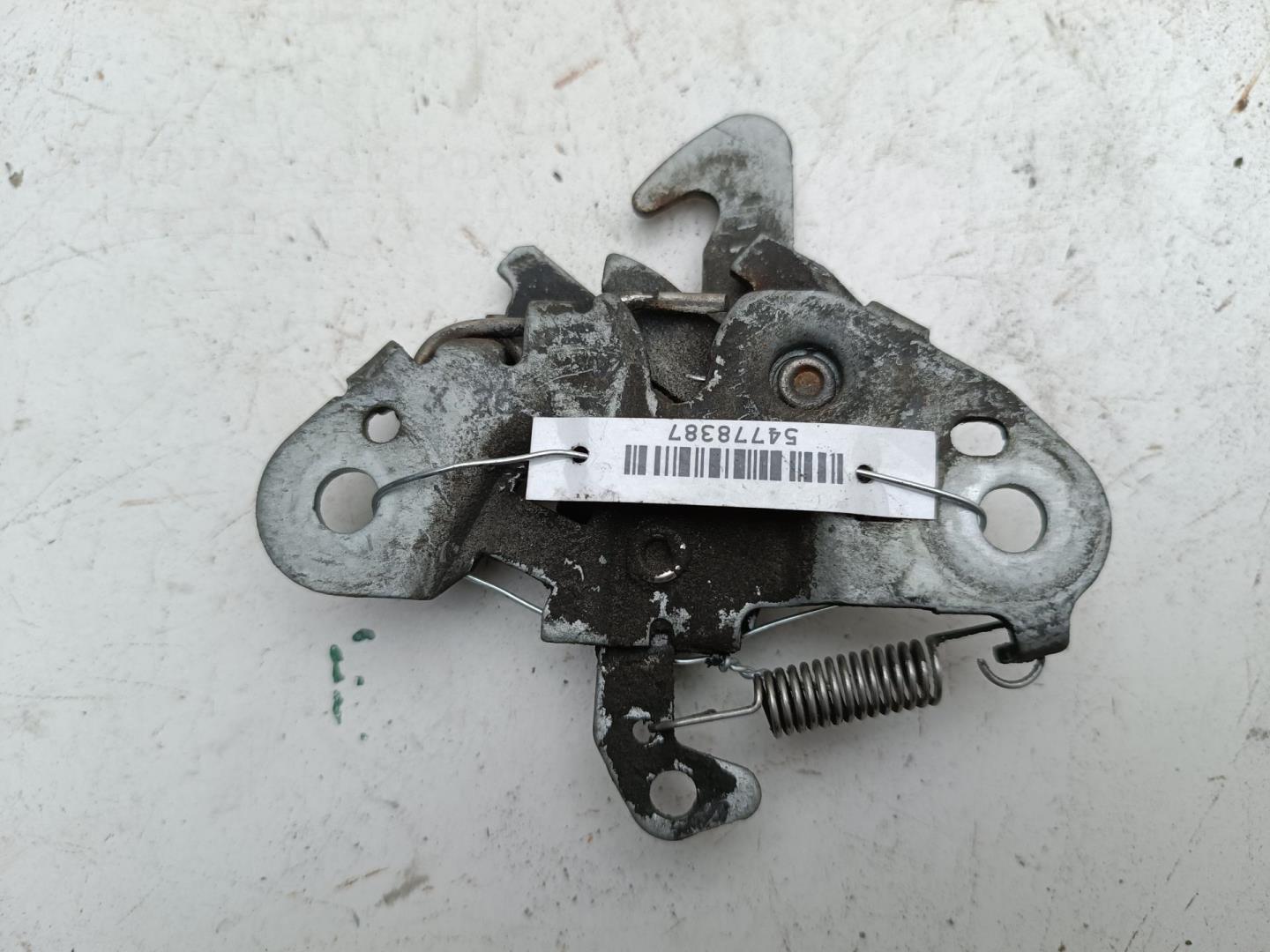 Замок капота