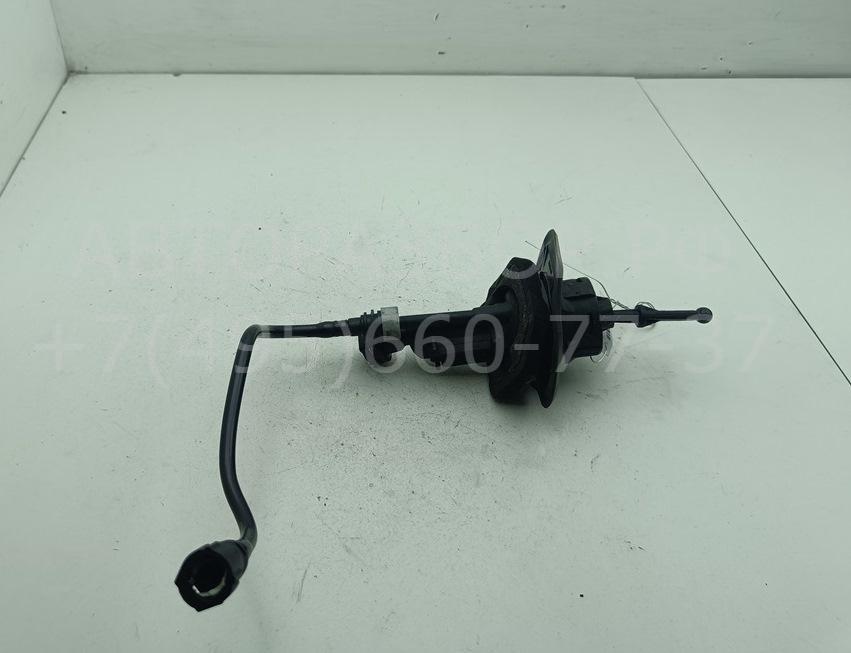 Цилиндр сцепления главный