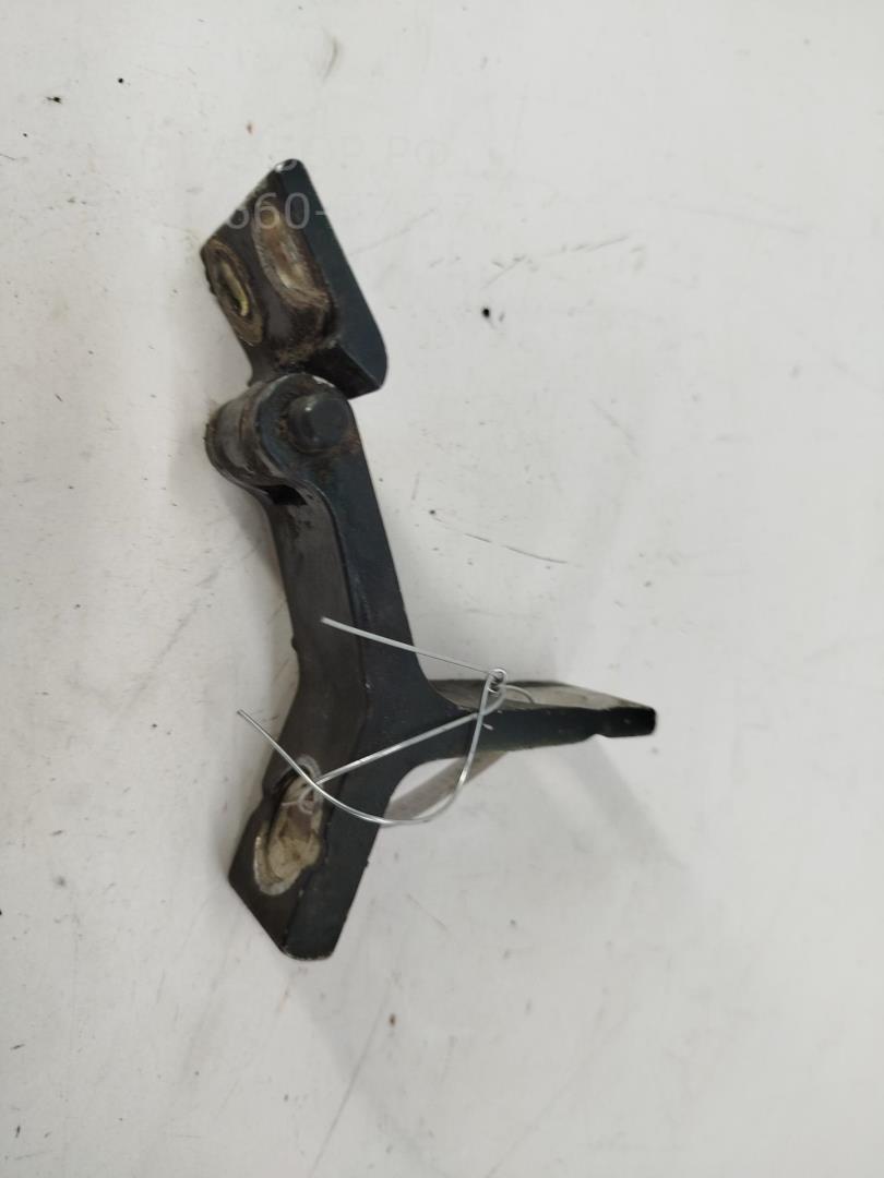 Петля двери