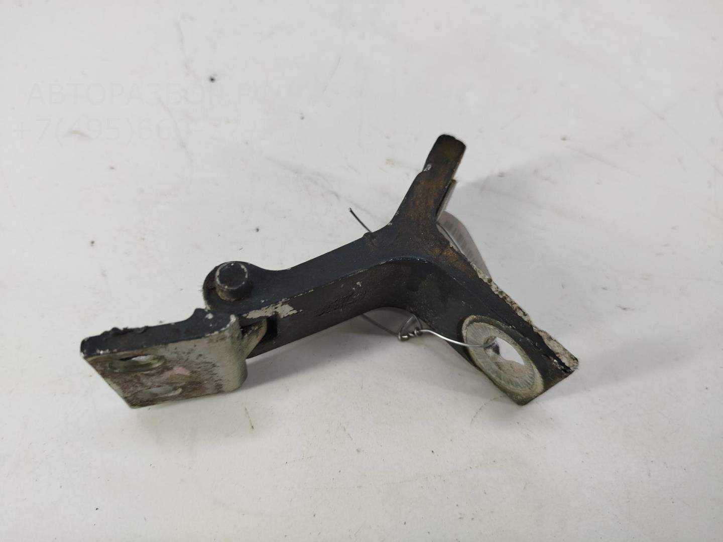 Петля двери