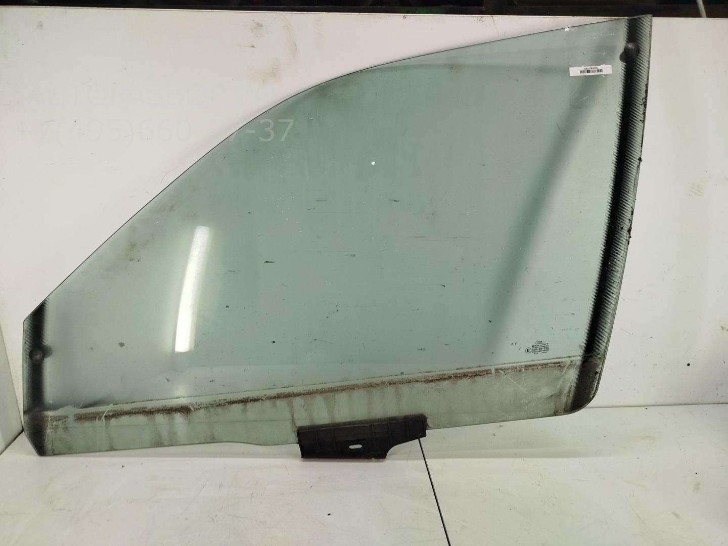 Стекло двери передней левой