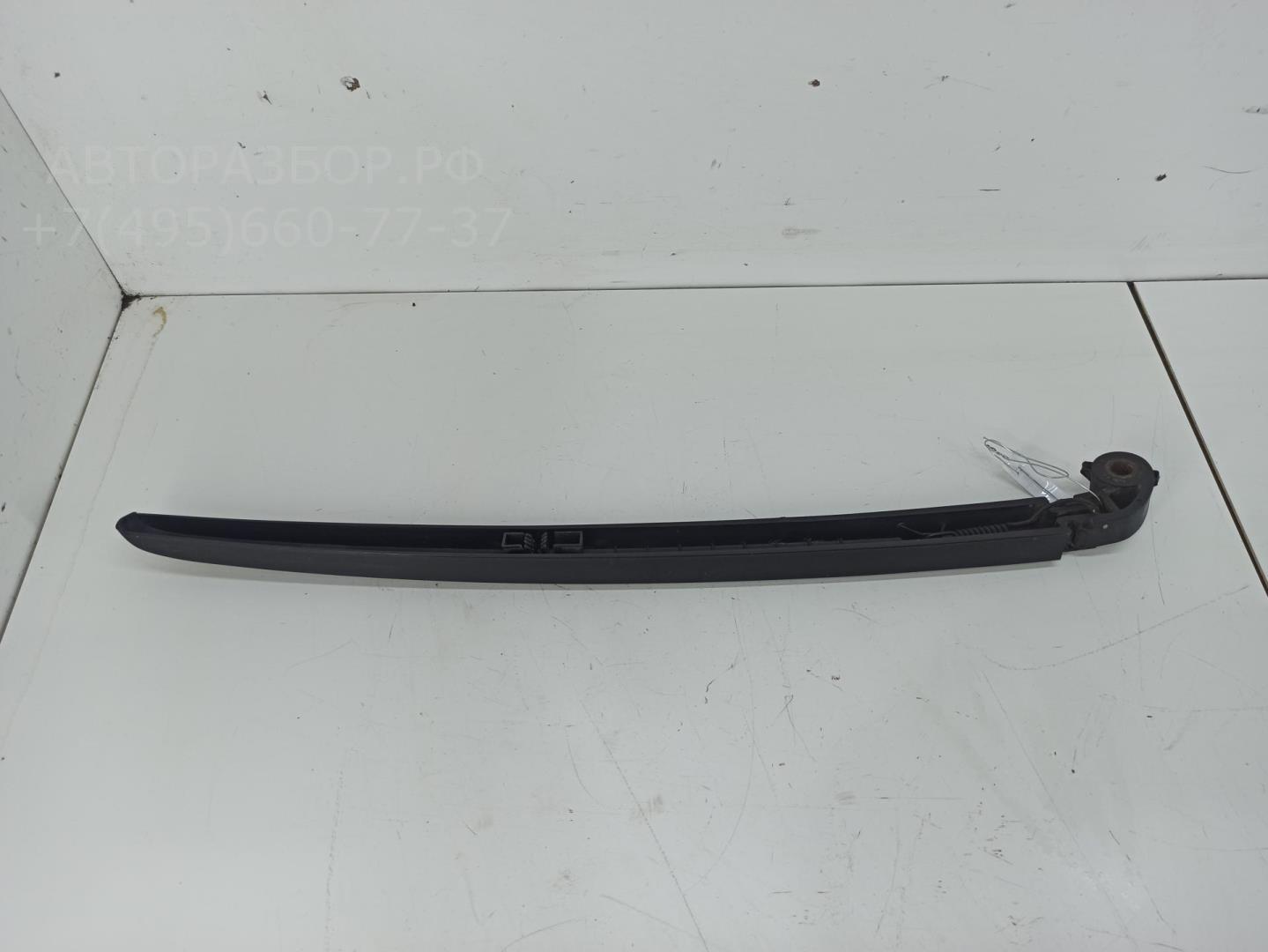 Поводок стеклоочистителя заднего