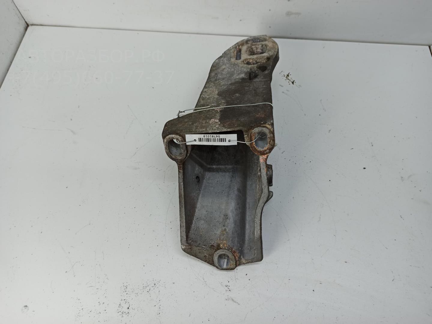 Кронштейн двигателя левый