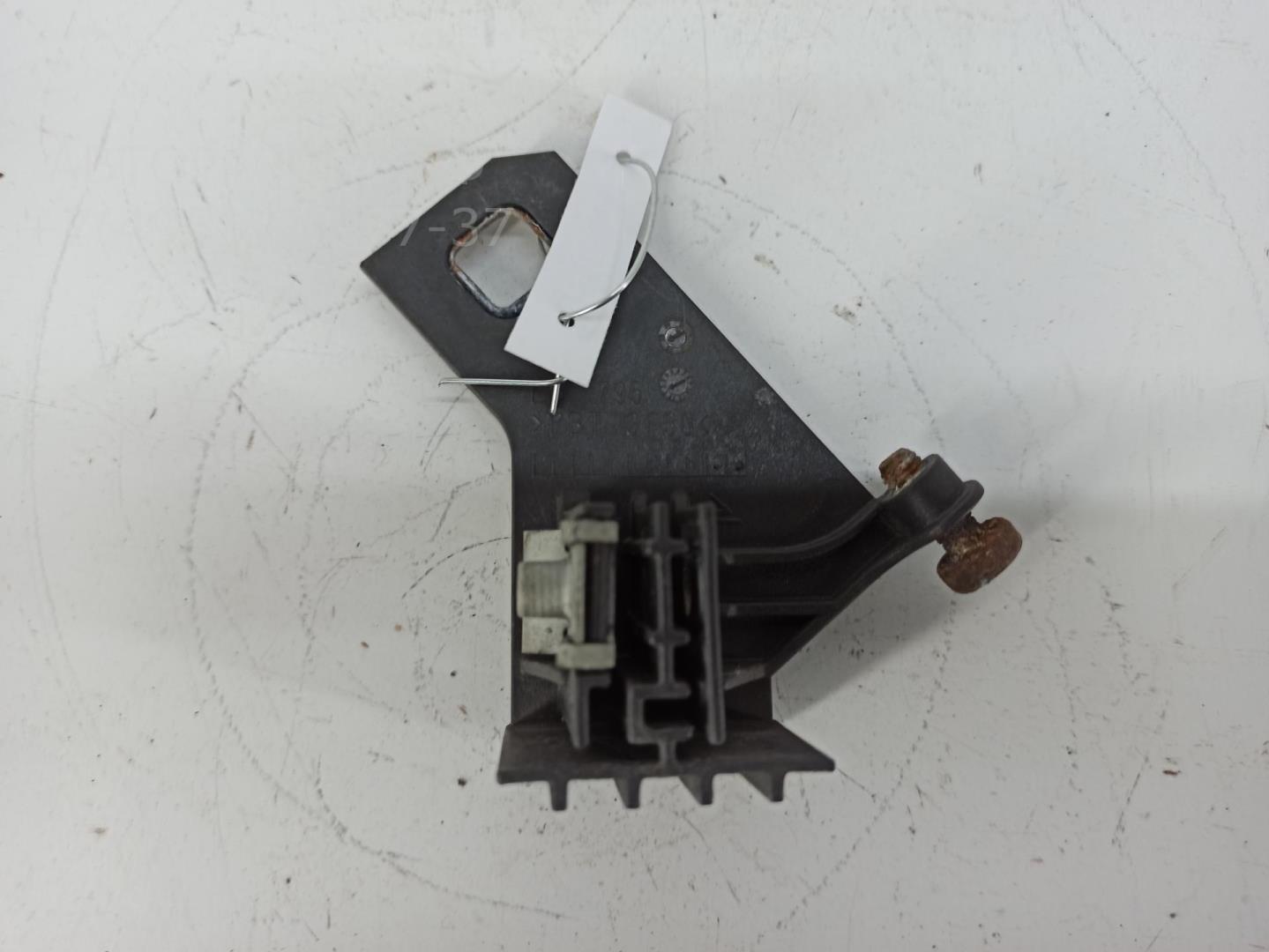 Крепеж фары