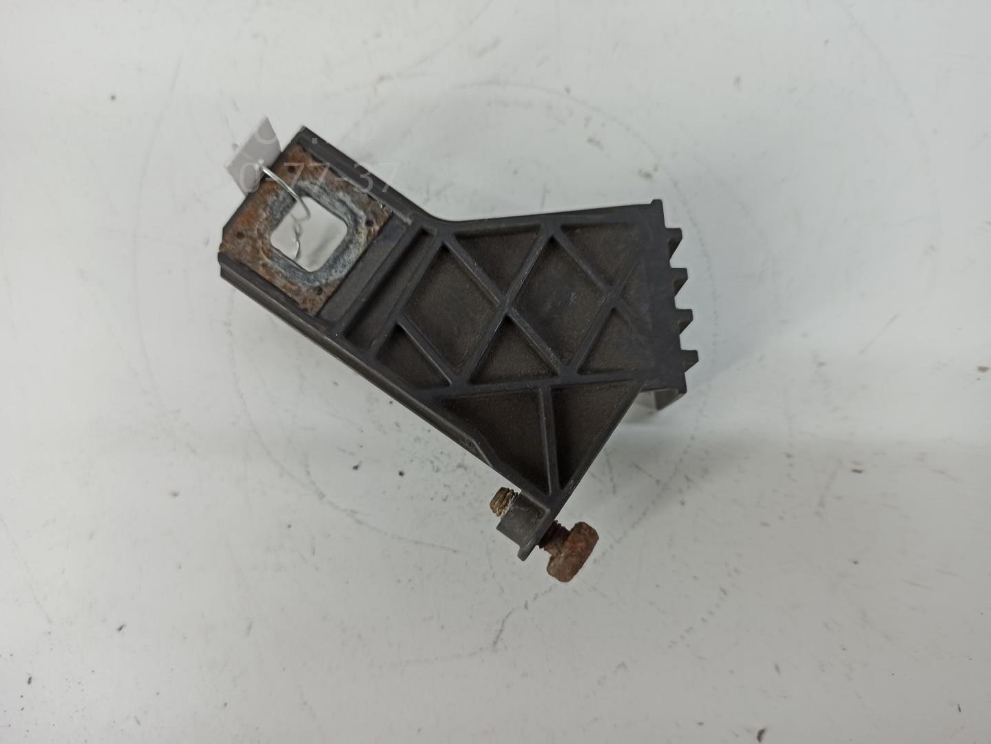 Крепеж фары