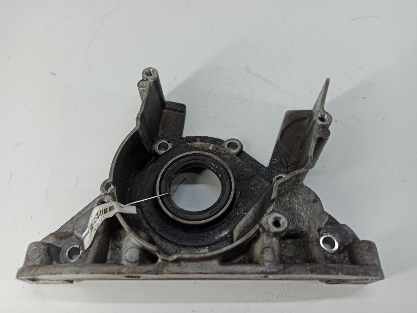 Крышка двигателя передняя