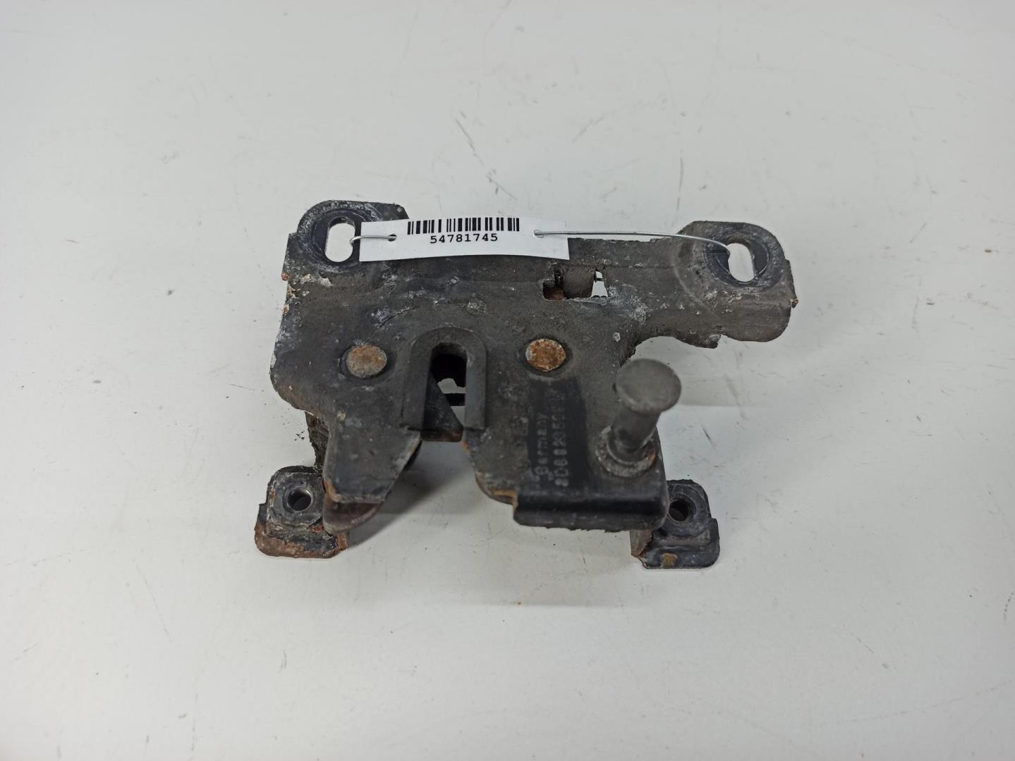 Замок капота