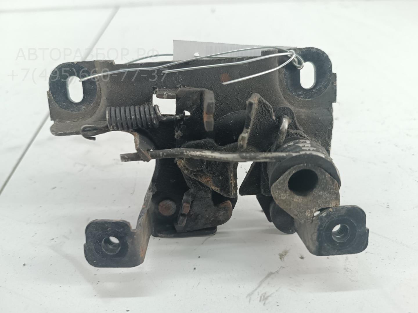 Замок капота