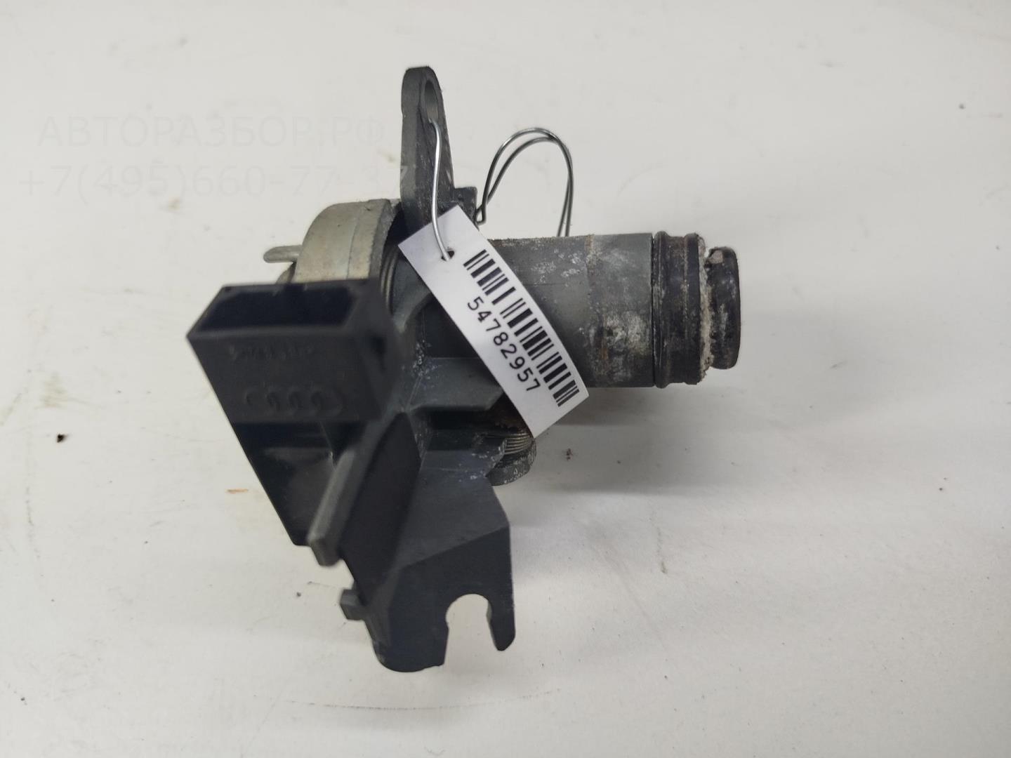 Вставка замка багажника