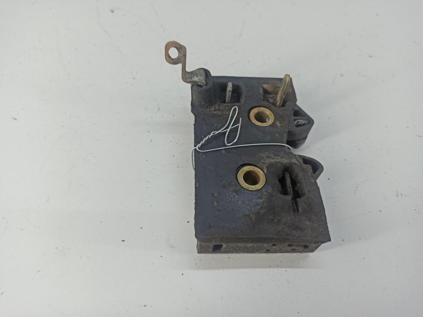 Замок двери передней правой