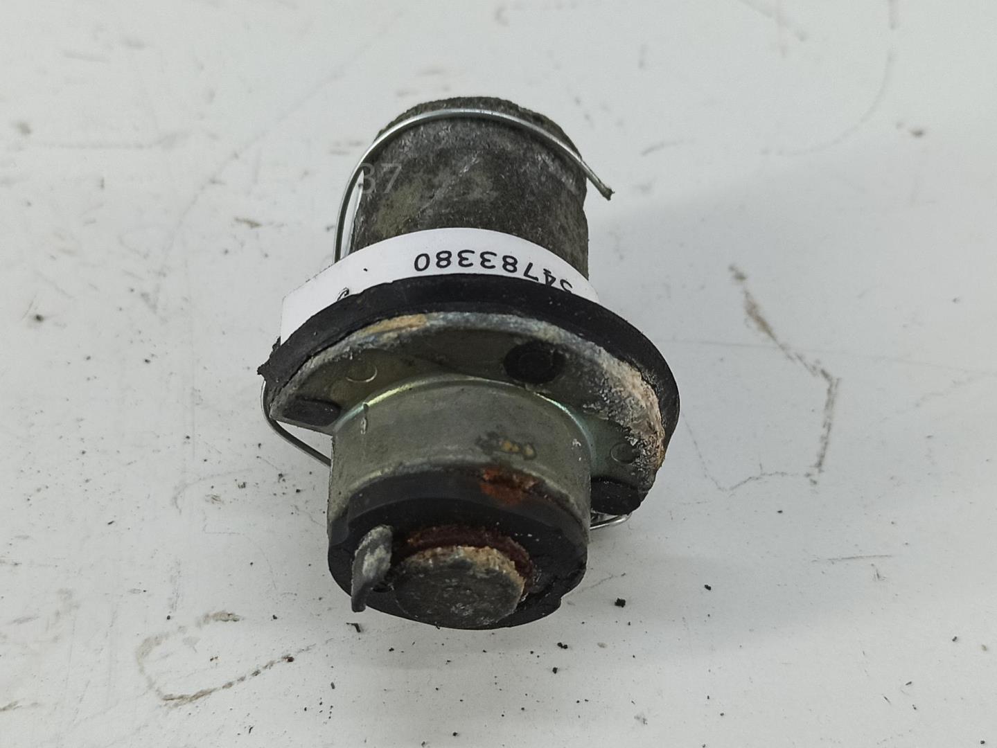 Вставка замка багажника