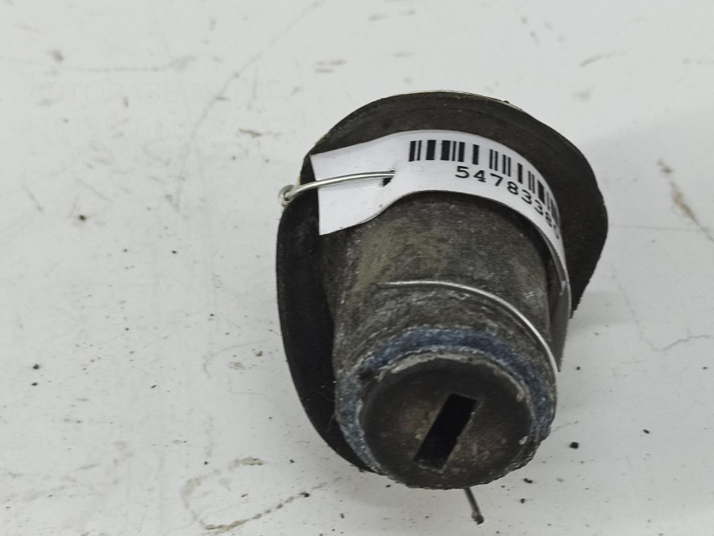 Вставка замка багажника