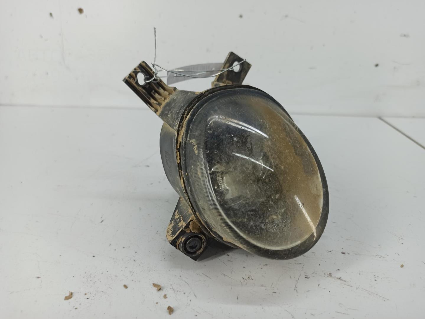 Фара противотуманная левая