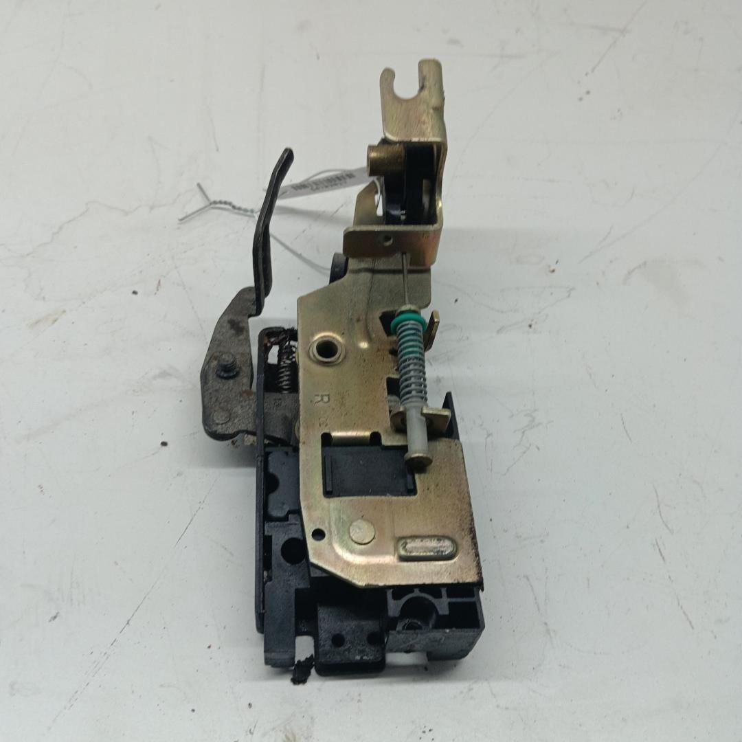 Замок двери задней правой