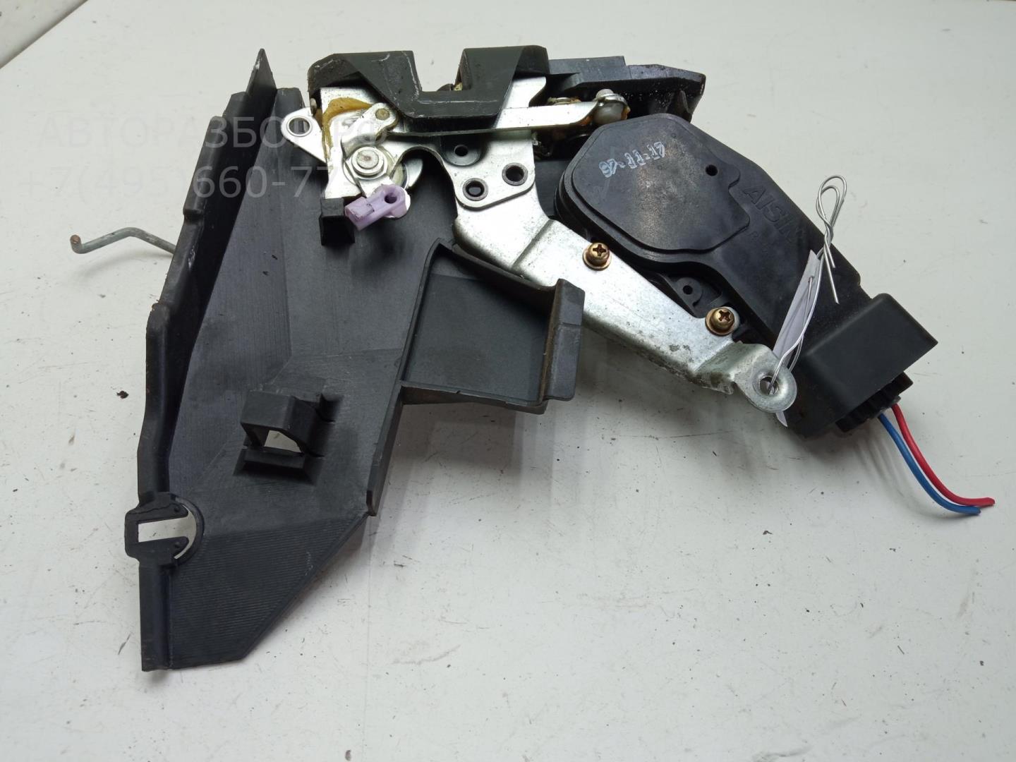 Замок двери передней правой