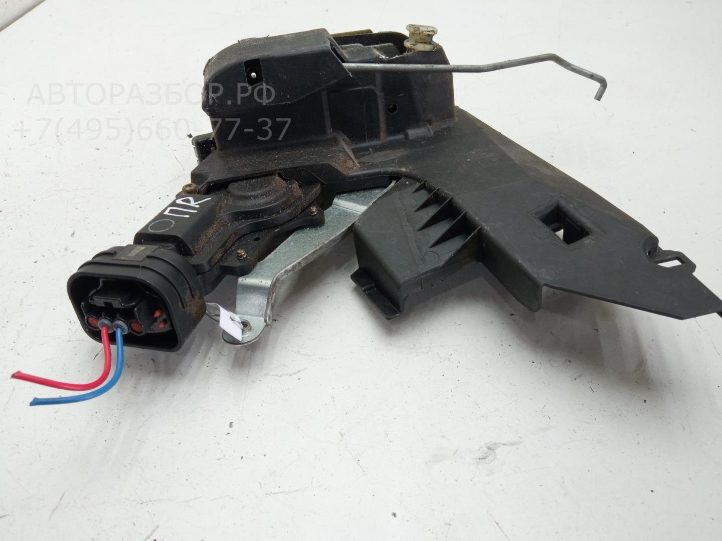 Замок двери передней правой