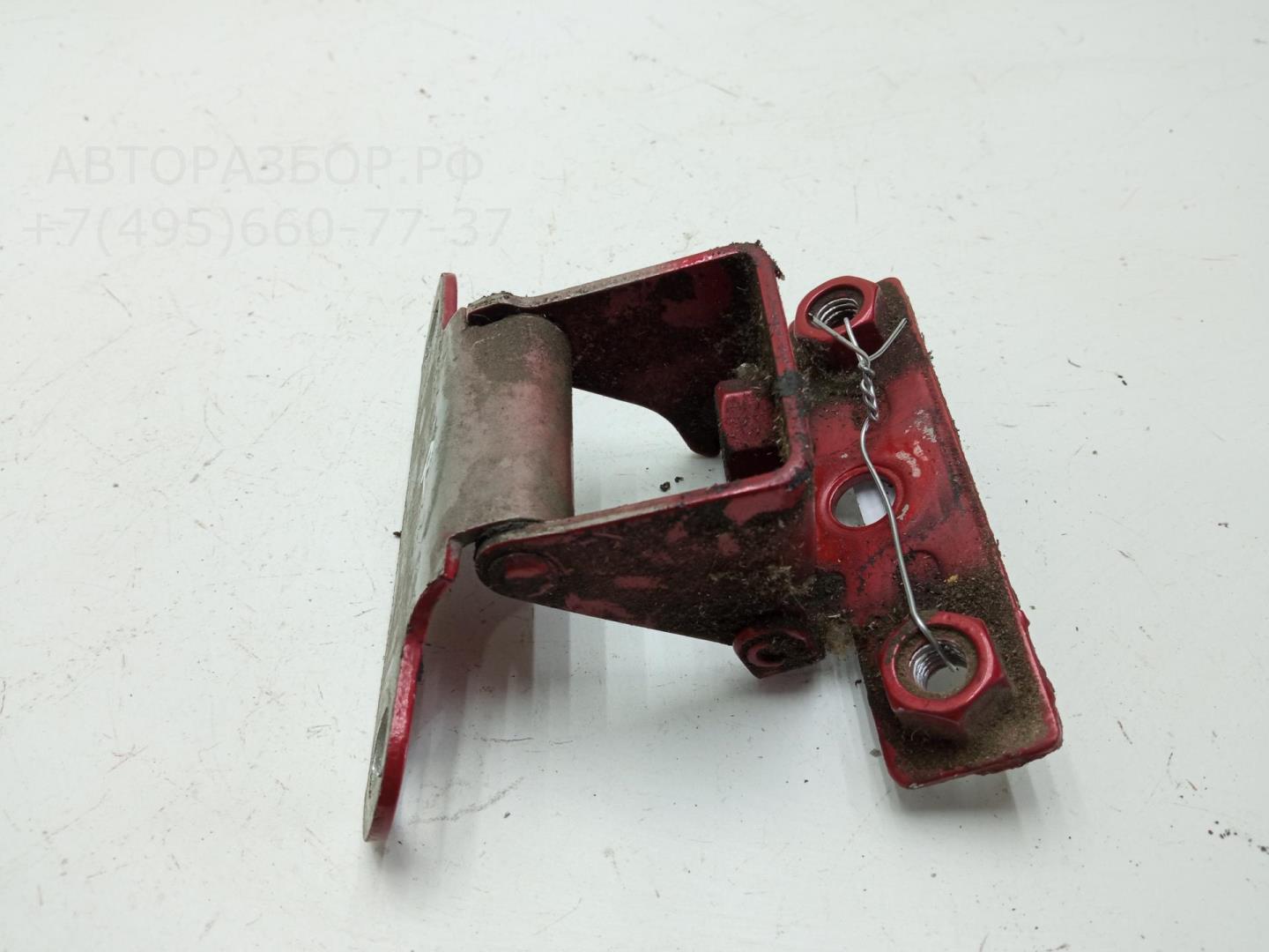 Петля крышки багажника