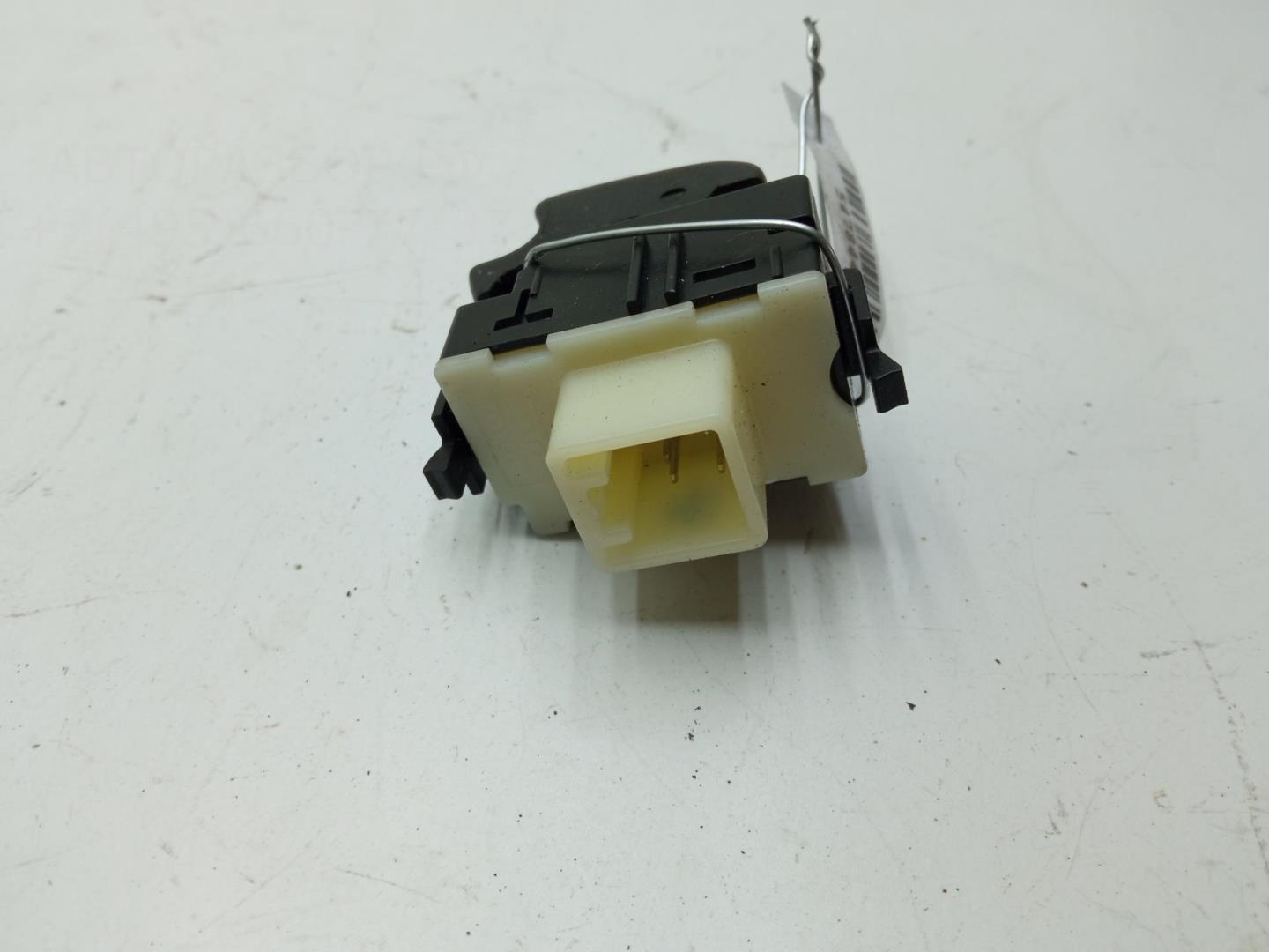 Кнопка стеклоподъемника