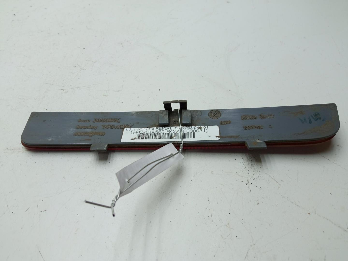 Отражатель в бампер задний левый