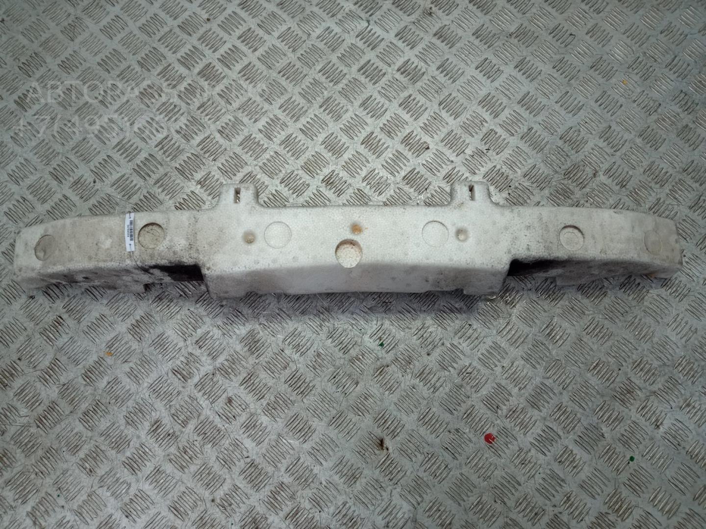 Усилитель переднего бампера