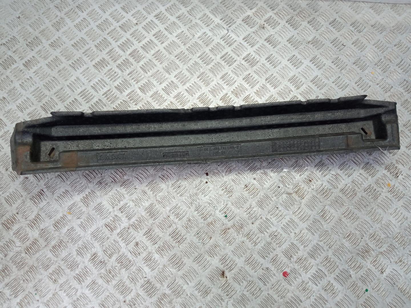 Усилитель переднего бампера