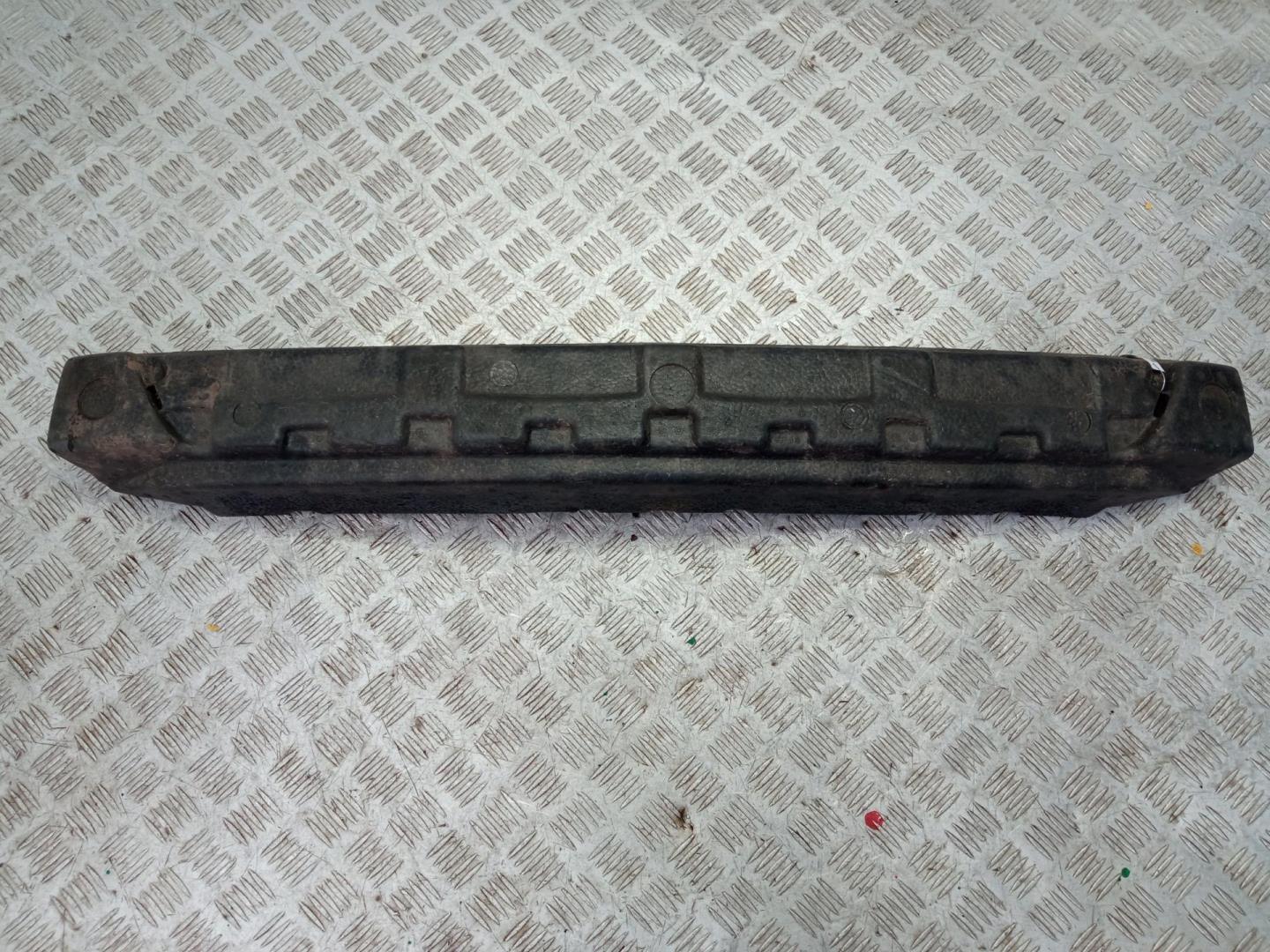 Усилитель переднего бампера