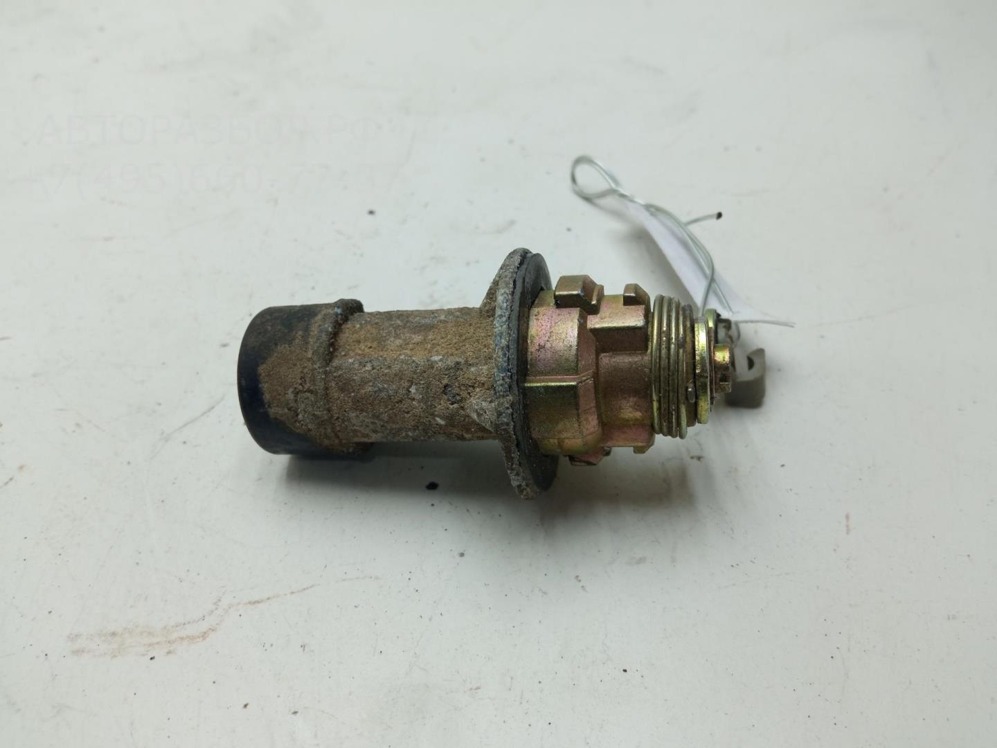 Вставка замка багажника