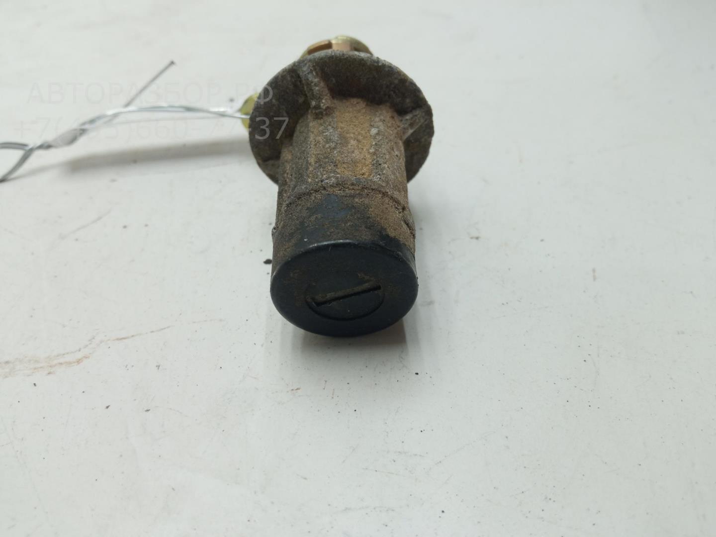 Вставка замка багажника