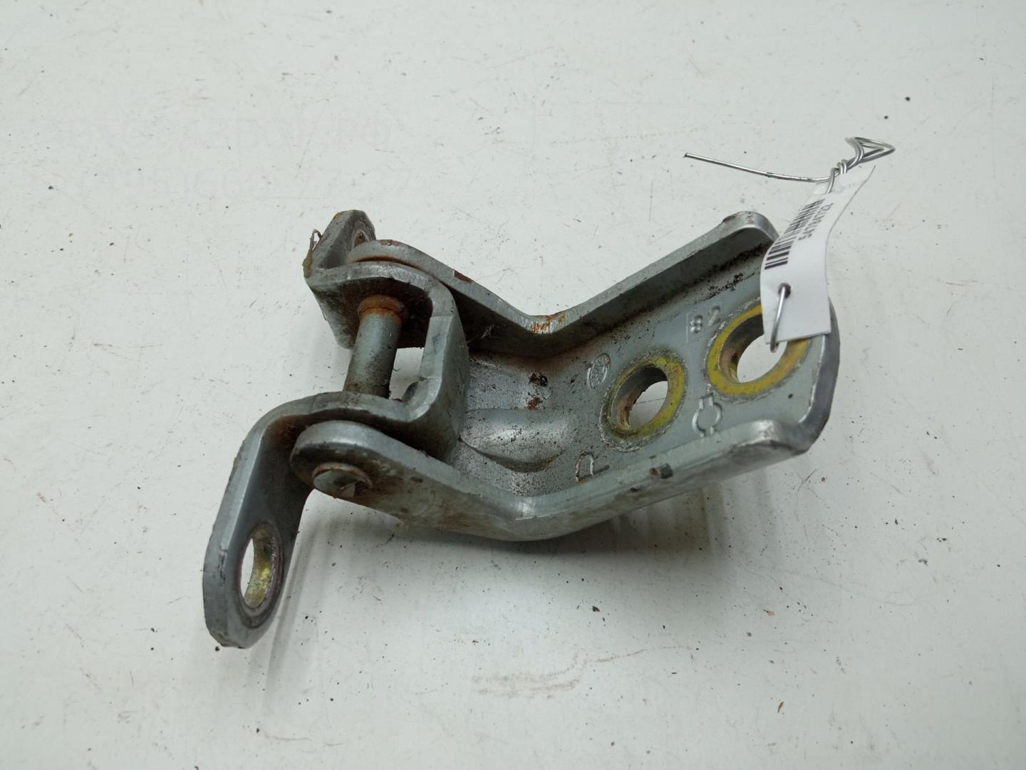 Петля двери