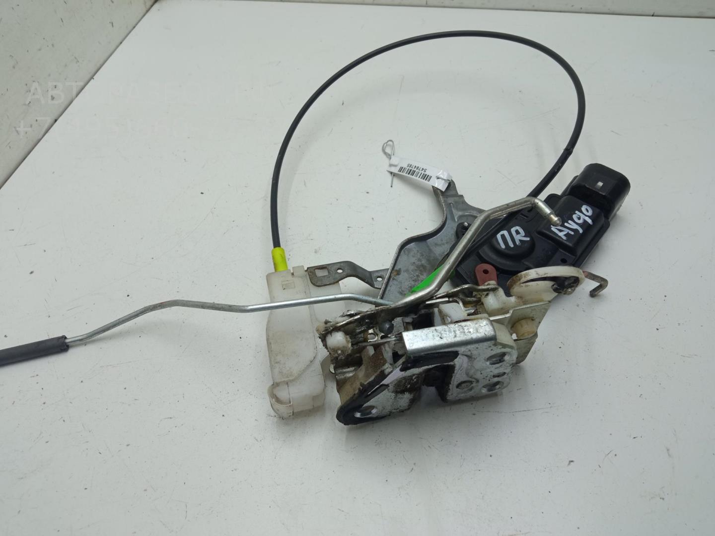 Замок двери передней правой