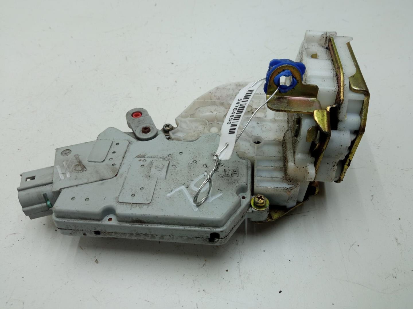 Замок двери задней левой