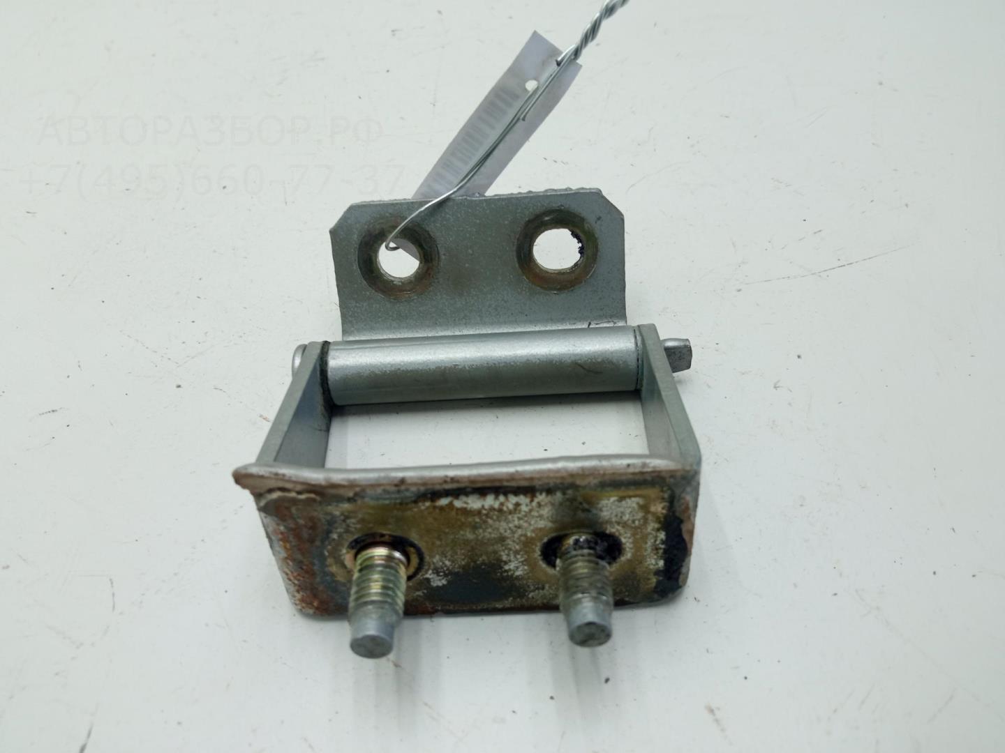 Петля крышки багажника