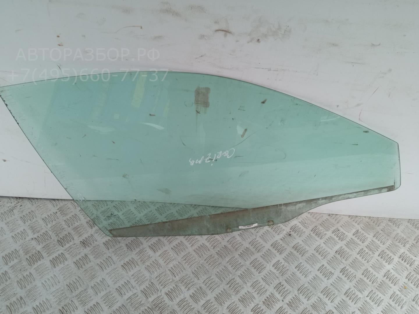 Стекло двери передней правой