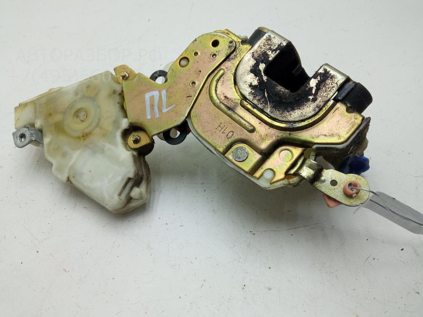 Замок двери передней левой