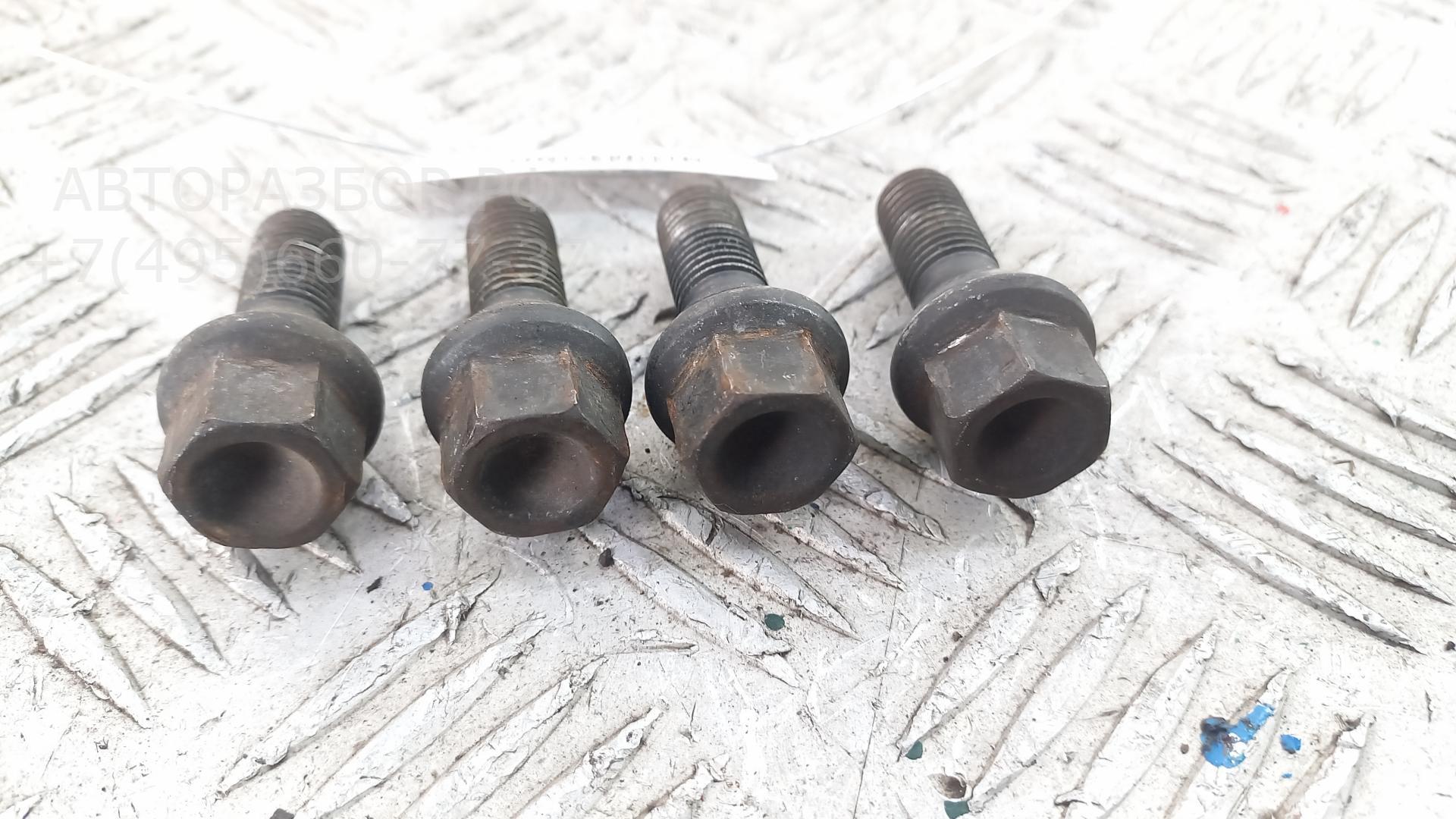 Болт колесный