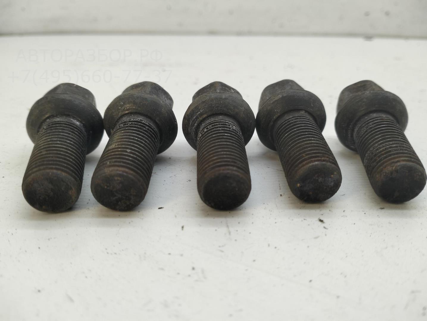 Болт колесный