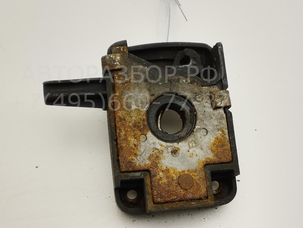 Замок капота